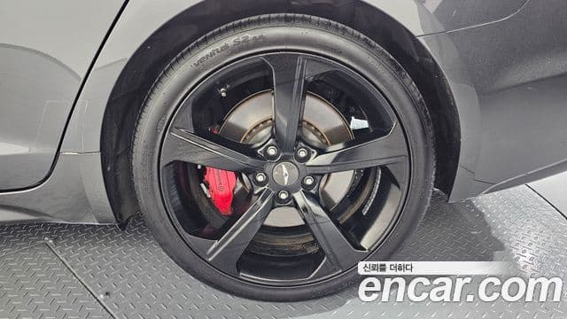 Genesis G70 2019 — Photo 14/34