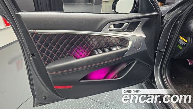 Genesis G70 2019 — Photo 15/34