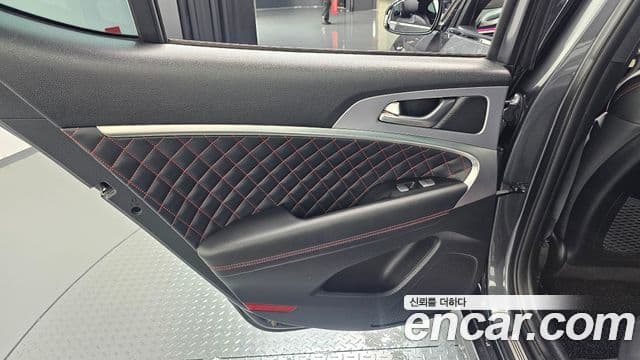 Genesis G70 2019 — Photo 13/34