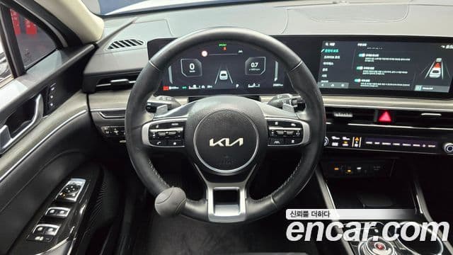 Kia K5 2025 — Photo 12/31