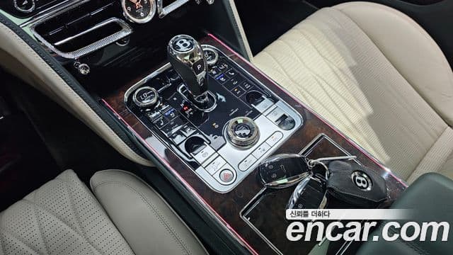 Bentley Flying Spur 2021 — Фото 9/20