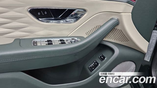 Bentley Flying Spur 2021 — Фото 18/20