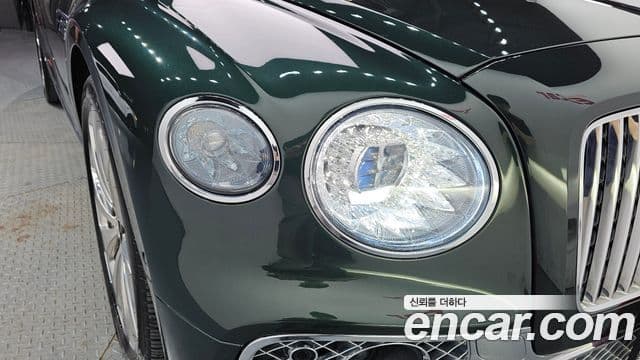 Bentley Flying Spur 2021 — Şəkil 17/35