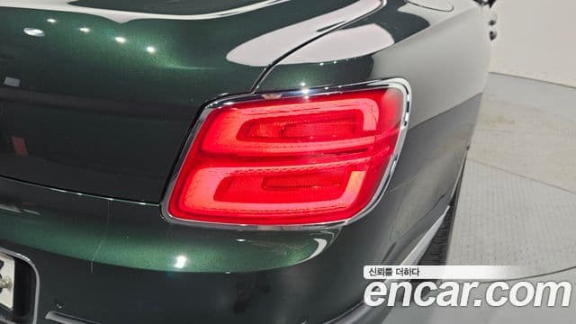 Bentley Flying Spur 2021 — Şəkil 33/35
