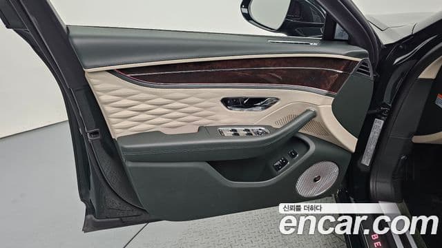 Bentley Flying Spur 2021 — Şəkil 11/35