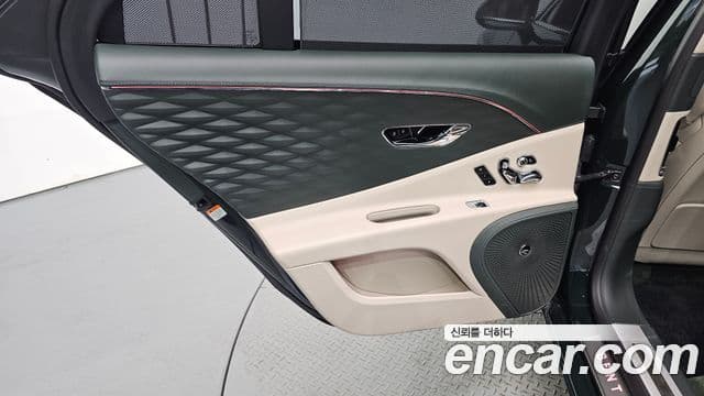 Bentley Flying Spur 2021 — Şəkil 28/35