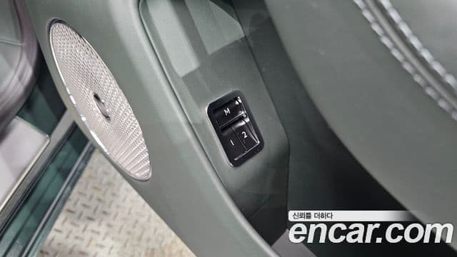 Bentley Flying Spur 2021 — Şəkil 30/35