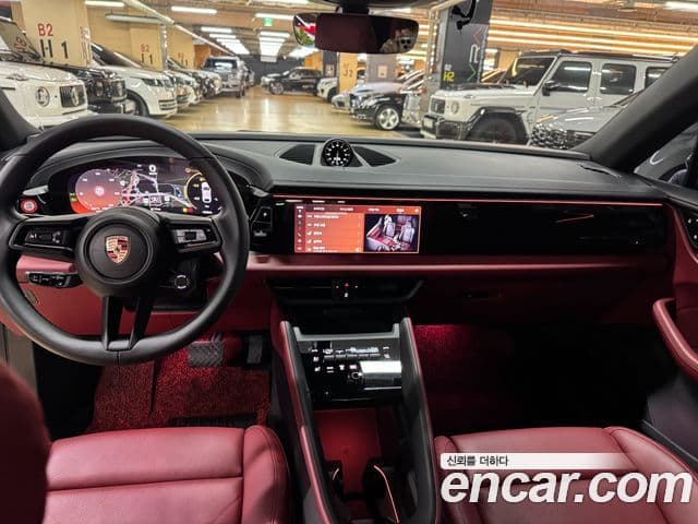 Porsche Macan EV 2025 — ფოტო 8/20