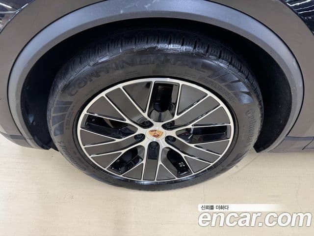 Porsche Macan EV 2025 — ფოტო 14/20