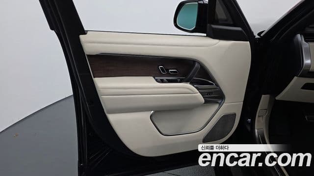 Land Rover Range Rover 2022 — Photo 40/44