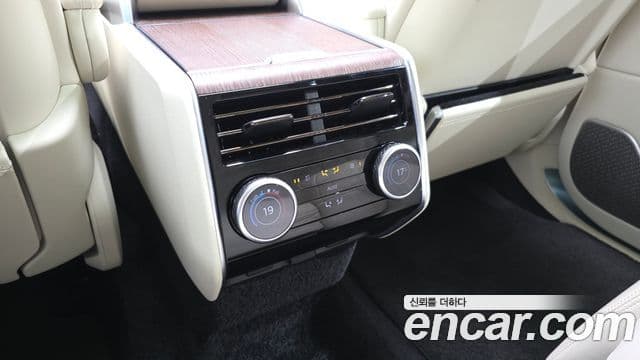 Land Rover Range Rover 2022 — Photo 19/44