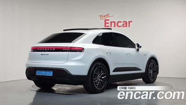 Porsche Macan EV 2025 — Photo 11/43