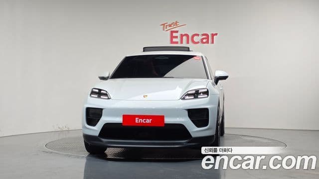 Porsche Macan EV 2025 — Photo 21/43