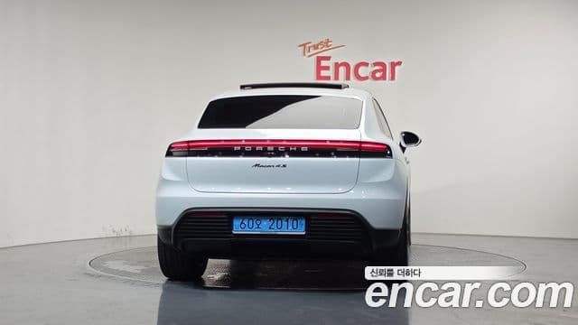 Porsche Macan EV 2025 — Photo 41/43
