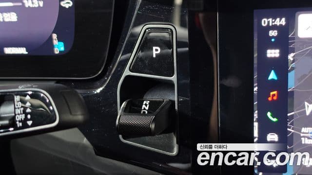 Porsche Macan EV 2025 — Photo 6/43