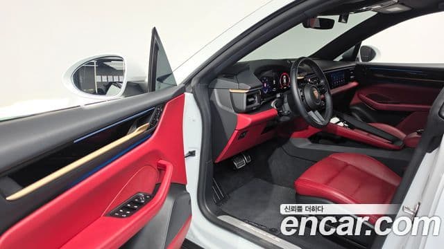 Porsche Macan EV 2025 — Photo 13/43