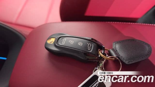 Porsche Macan EV 2025 — Photo 14/43
