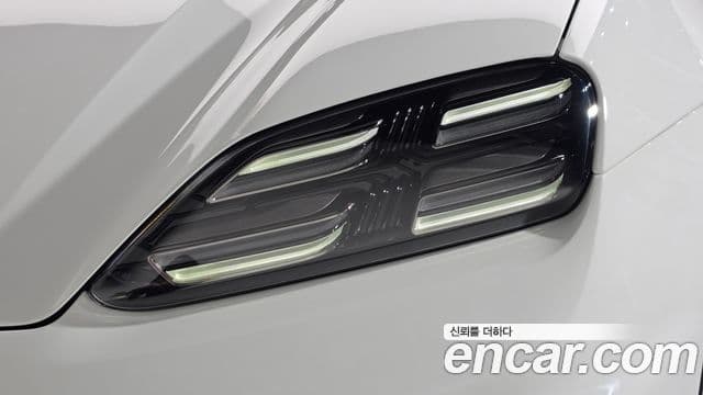 Porsche Macan EV 2025 — Photo 37/43