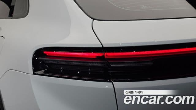Porsche Macan EV 2025 — Photo 15/43