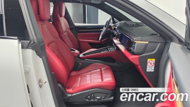 Porsche Macan EV 2025 — Photo 34/43