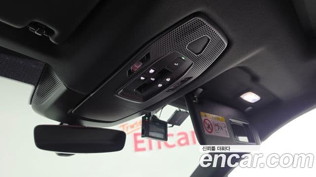 Porsche Macan EV 2025 — Photo 39/43