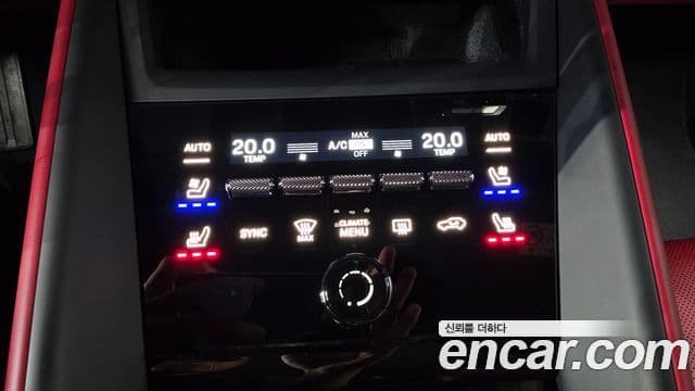 Porsche Macan EV 2025 — Photo 31/43