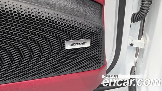 Porsche Macan EV 2025 — Photo 27/43