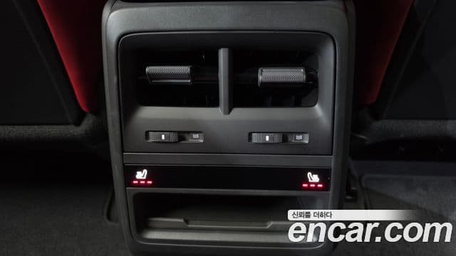 Porsche Macan EV 2025 — Photo 43/43