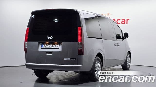 Hyundai Staria 2025 — Фото 2/20