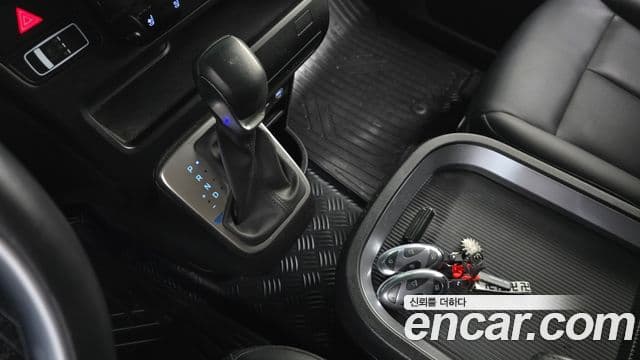 Hyundai Staria 2025 — Фото 9/20