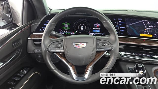 Cadillac Escalade 2023 — Photo 38/39