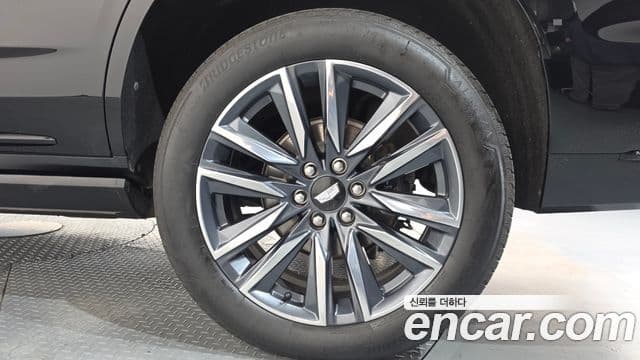 Cadillac Escalade 2023 — Photo 32/39