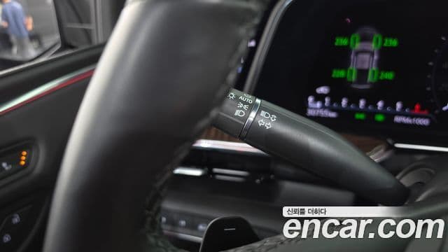 Cadillac Escalade 2023 — Photo 28/39