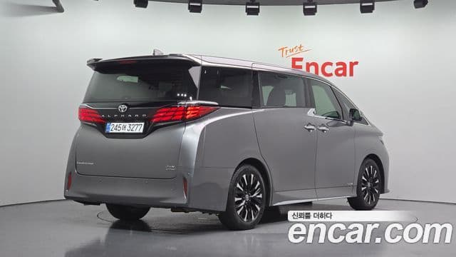 Toyota Alphard 2024 — Photo 10/32