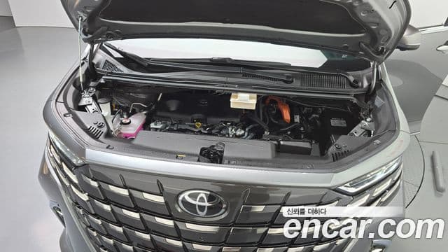Toyota Alphard 2024 — Photo 3/32