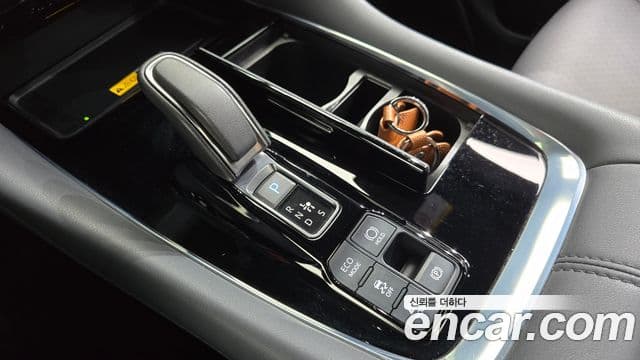 Toyota Alphard 2024 — Photo 26/32