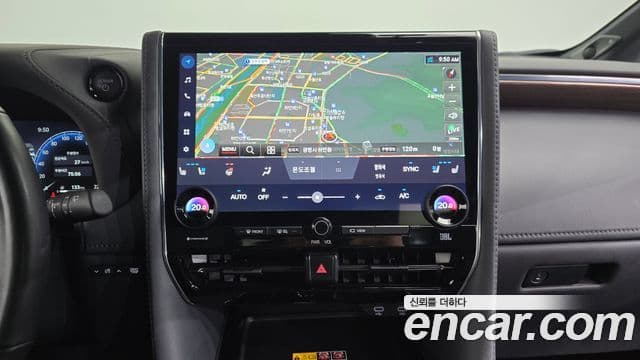 Toyota Alphard 2024 — Photo 23/32