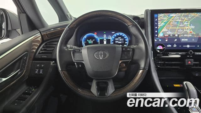 Toyota Alphard 2024 — Photo 29/32