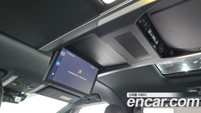 Toyota Alphard 2024 — Photo 14/32