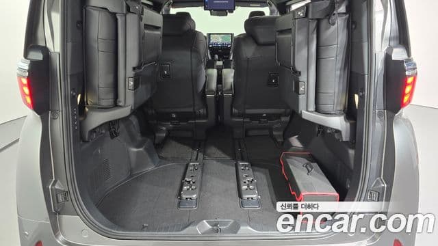 Toyota Alphard 2024 — Photo 13/32
