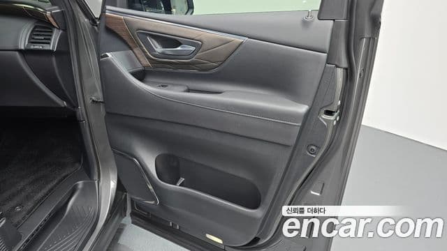 Toyota Alphard 2024 — Photo 12/32