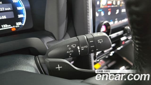 Toyota Alphard 2024 — Photo 8/32