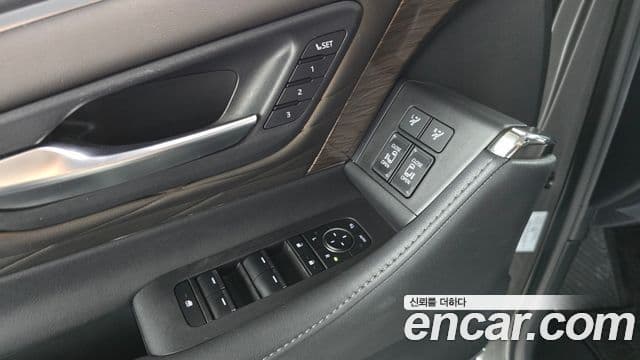 Toyota Alphard 2024 — Photo 19/32