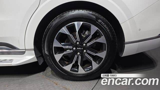 Kia Carnival 2021 — Şəkil 24/36