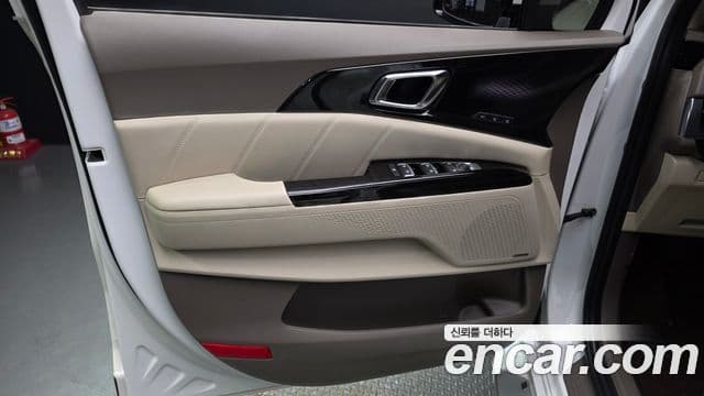 Kia Carnival 2021 — Şəkil 22/36