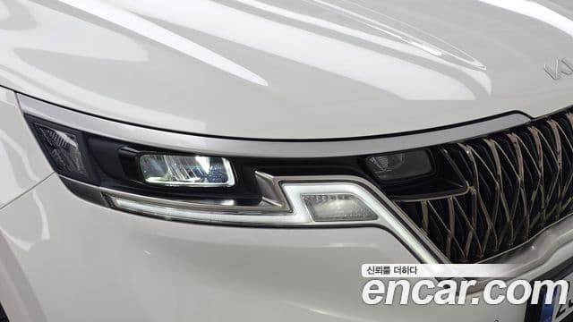 Kia Carnival 2023 — ფოტო 2/30