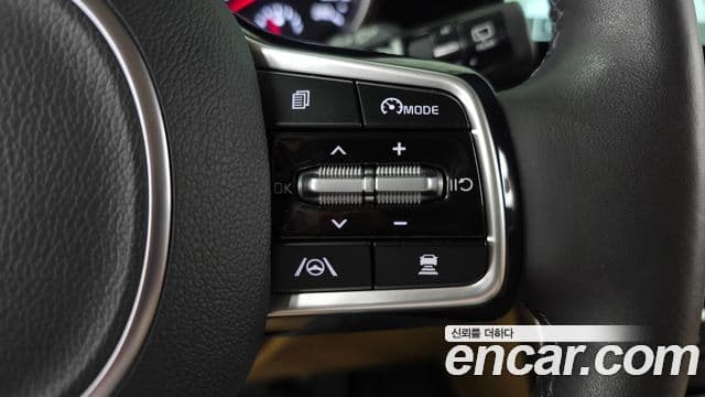 Kia Carnival 2023 — ფოტო 21/30