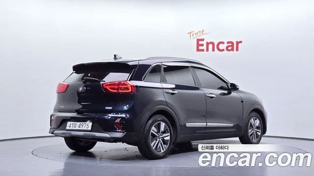 Kia Niro 2019 — Фото 2/20