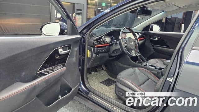 Kia Niro 2019 — Фото 10/20