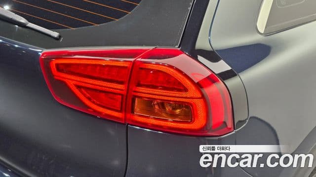 Kia Niro 2019 — Şəkil 13/31